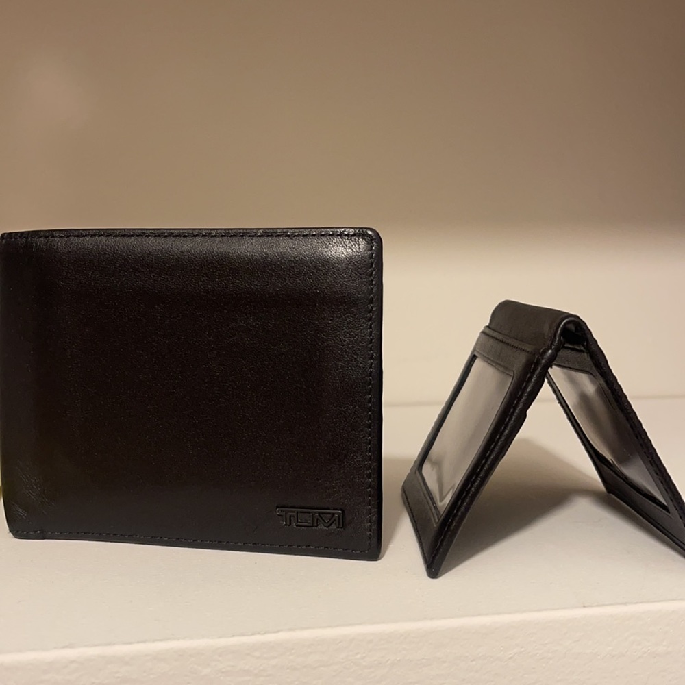 Tumi men’s wallet
